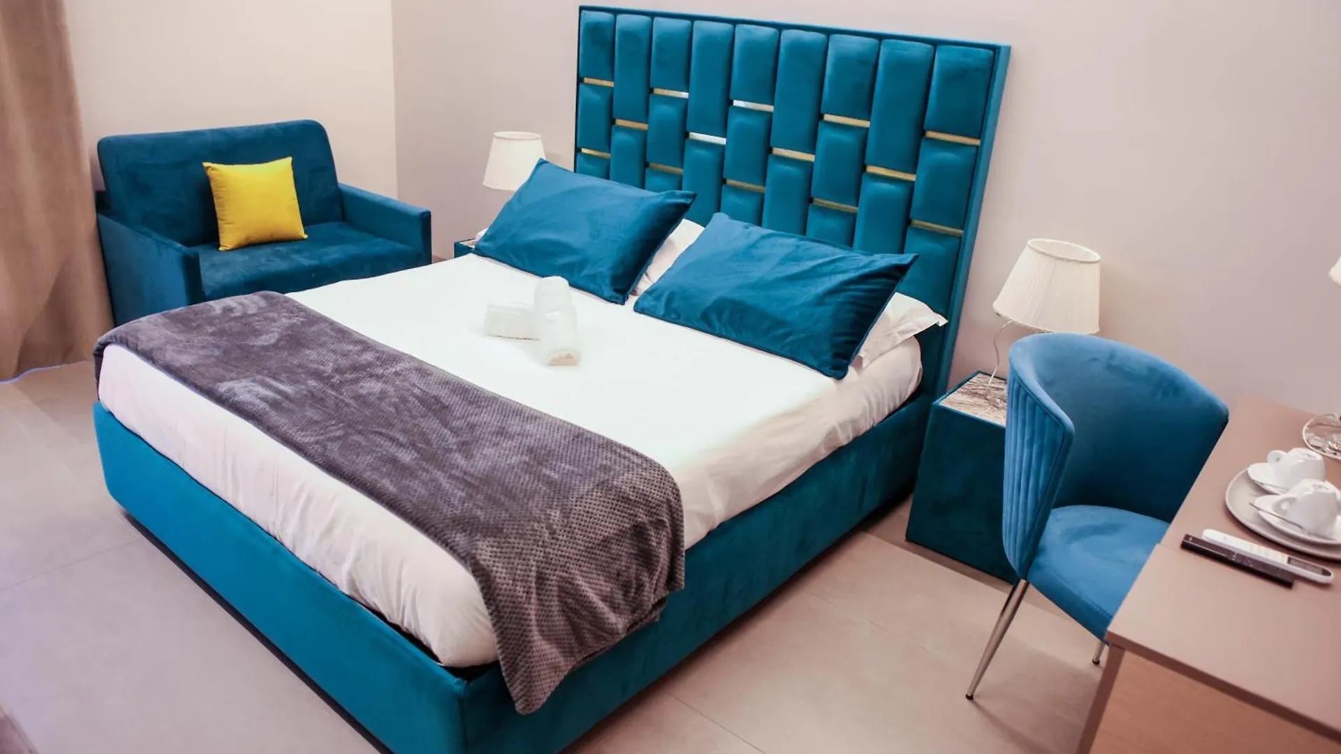Bed & Breakfast B&B Suites&Rooms Piazza Dei Martiri Catania Italy