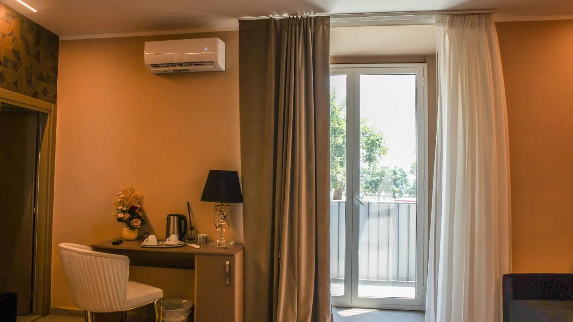 Bed & Breakfast B&B Suites&Rooms Piazza Dei Martiri Catania Italy
