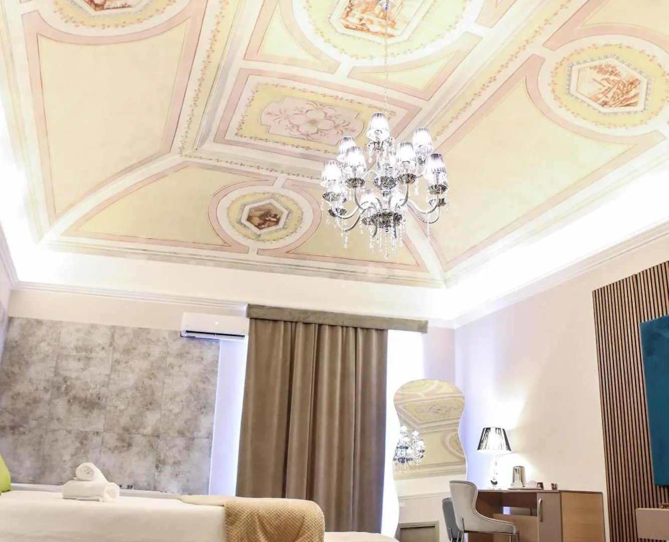 B&B Suites&Rooms Piazza Dei Martiri Catania Italy